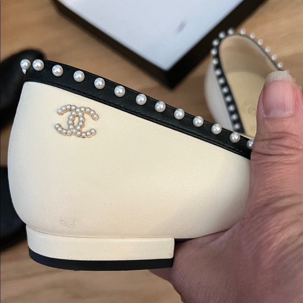 CHANEL Pearl Black Cream Lambskin CC Ballet Cap toe Flats 2016 - Picture 11 of 16